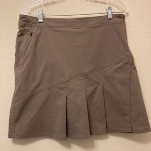 Sahalie Skort, size 12, taupe